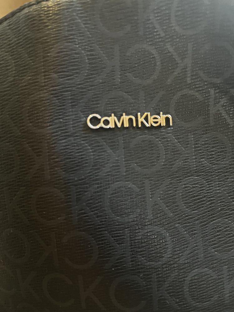 Нова раница calvin klein