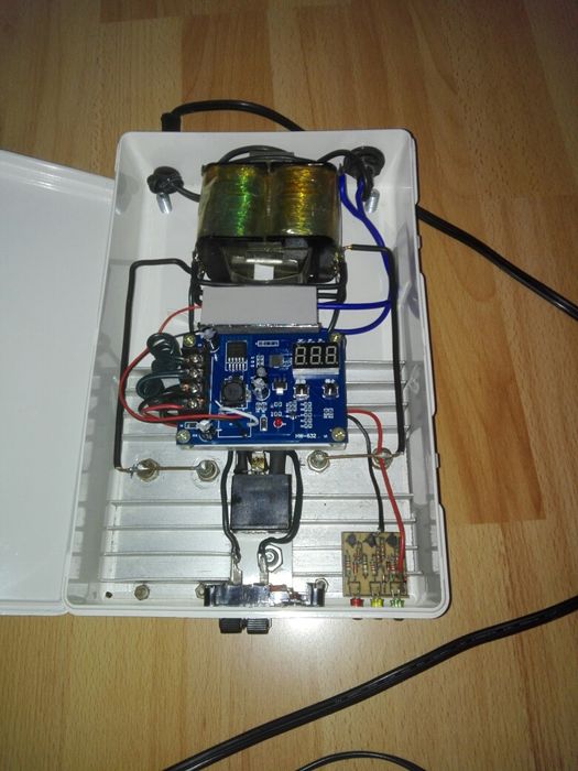 Încărcător acumulatori