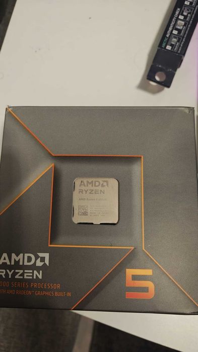 AMD Ryzen 5 8500G (folosit din Decembrie 2024 pana in Octombrie 2025)