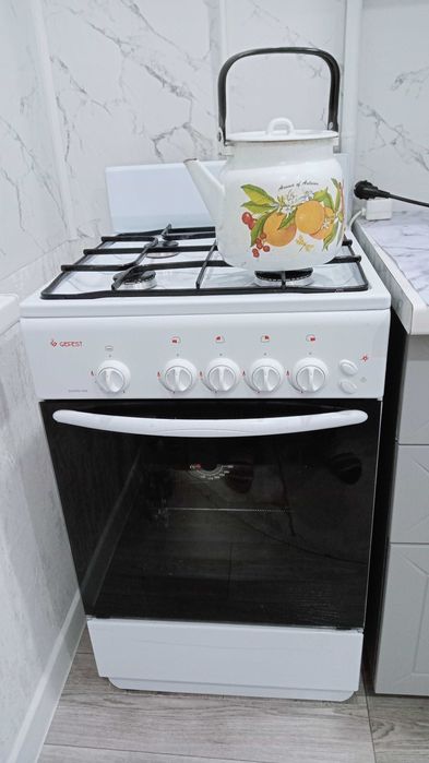 Продам газовую плиту Gefest