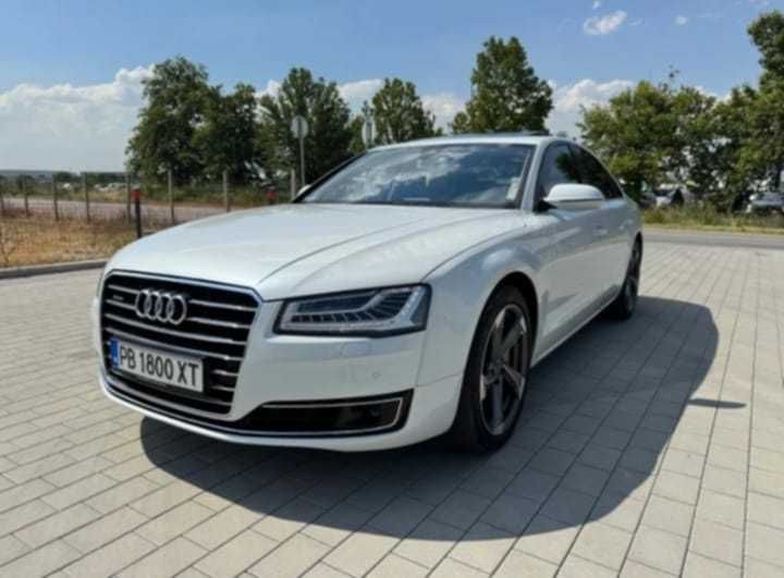 AUDI A8 в перфектно състояние както отвън така и отвътре.