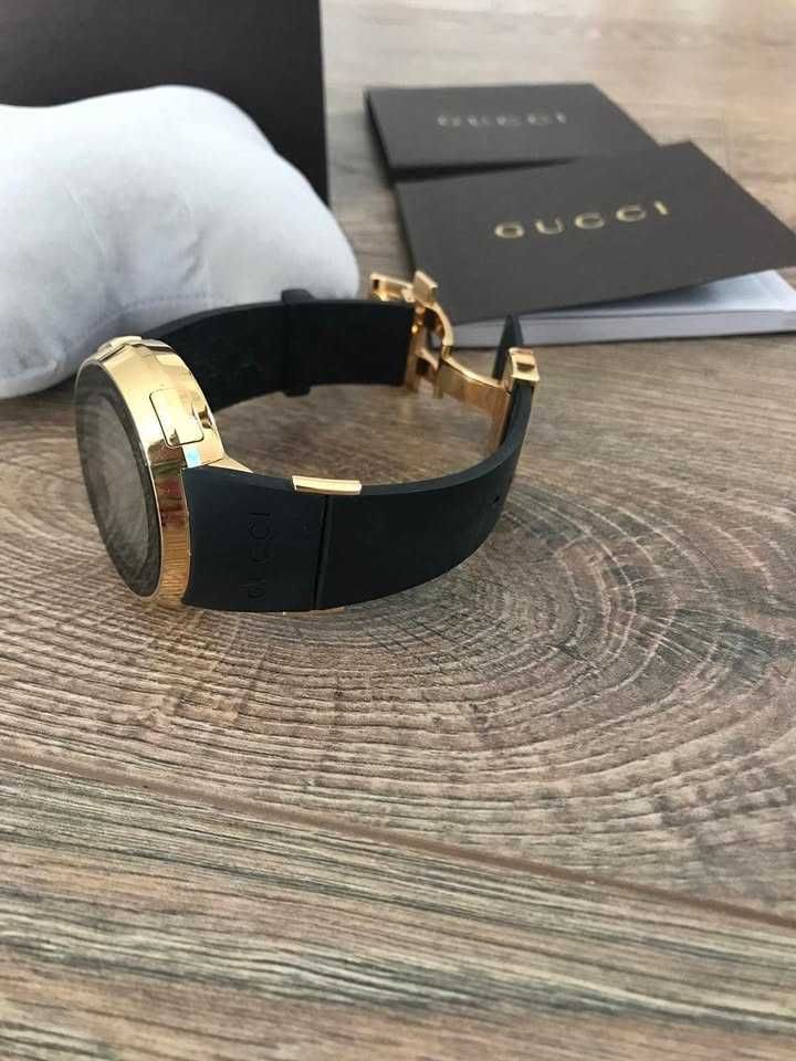 Часовник Gucci ya114215