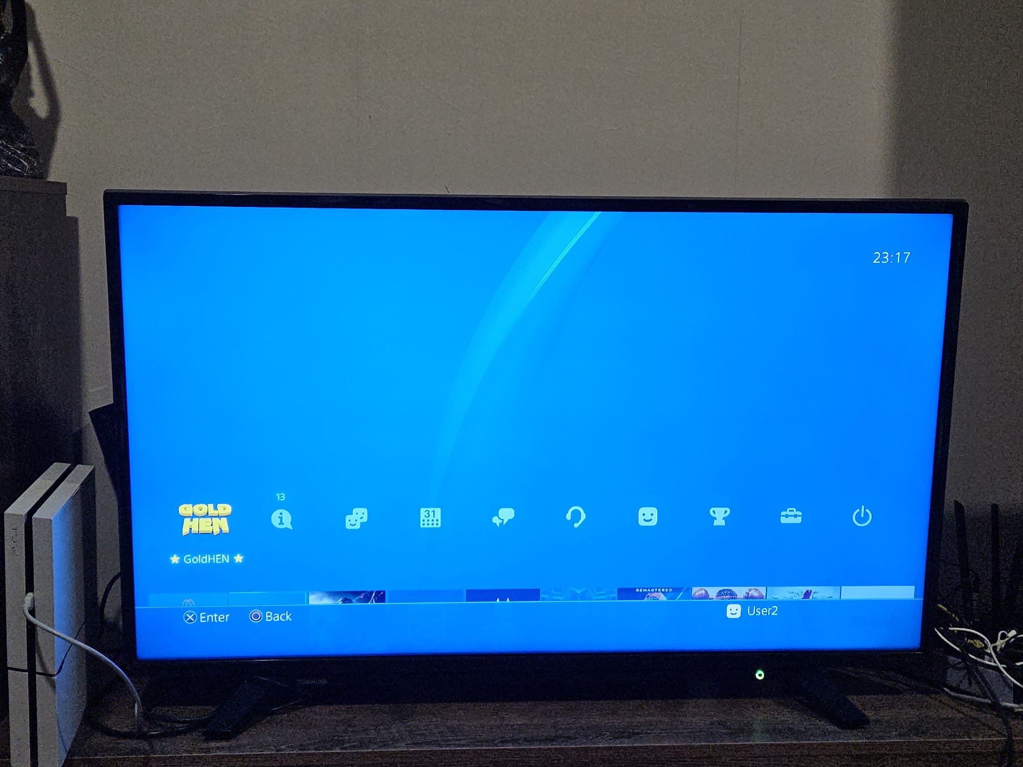 PS4 500 GB GoldenHen+2 джойстика