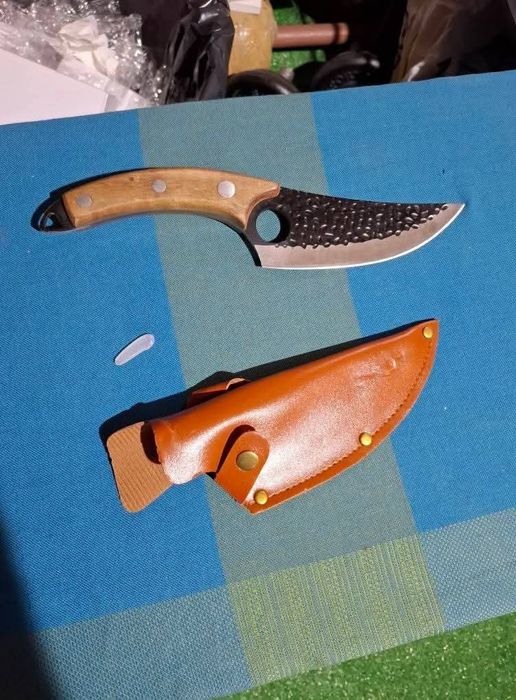 Нож за дране с калъф