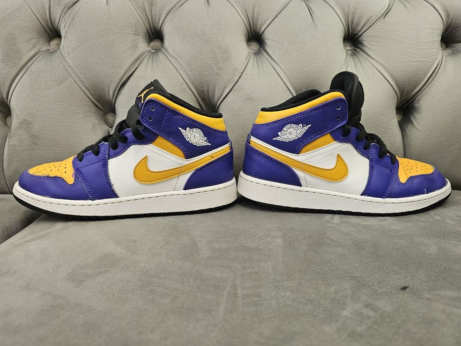 adidasi JORDAN 1 mid  marime 37.5