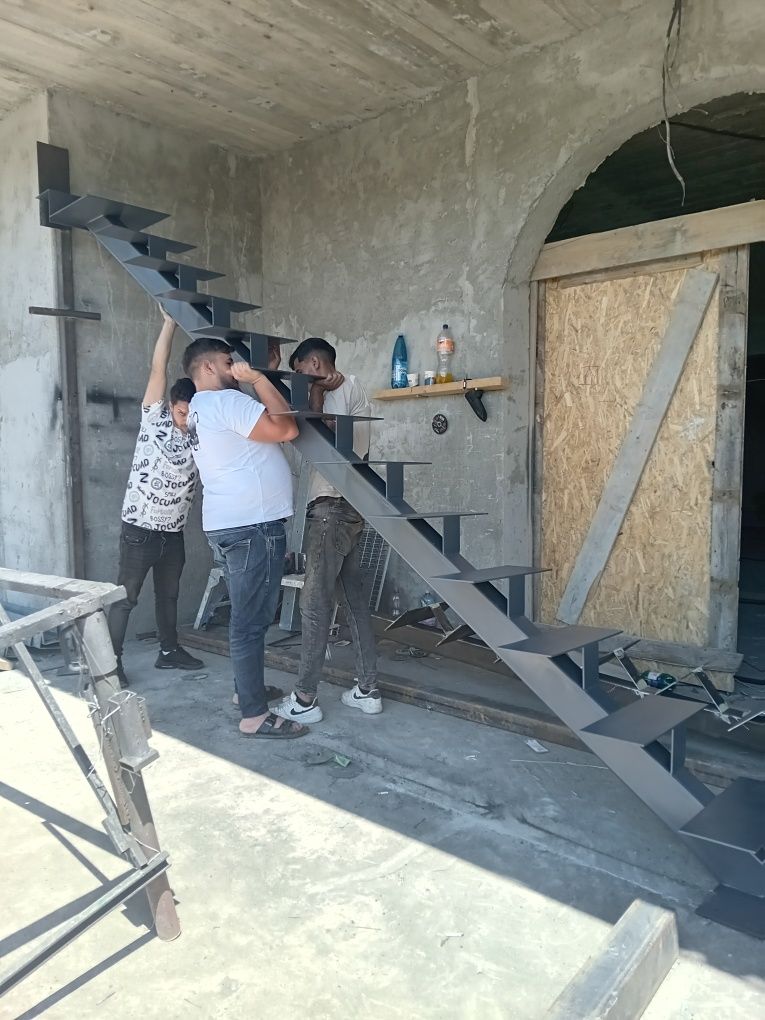 Scări metalice zincate
