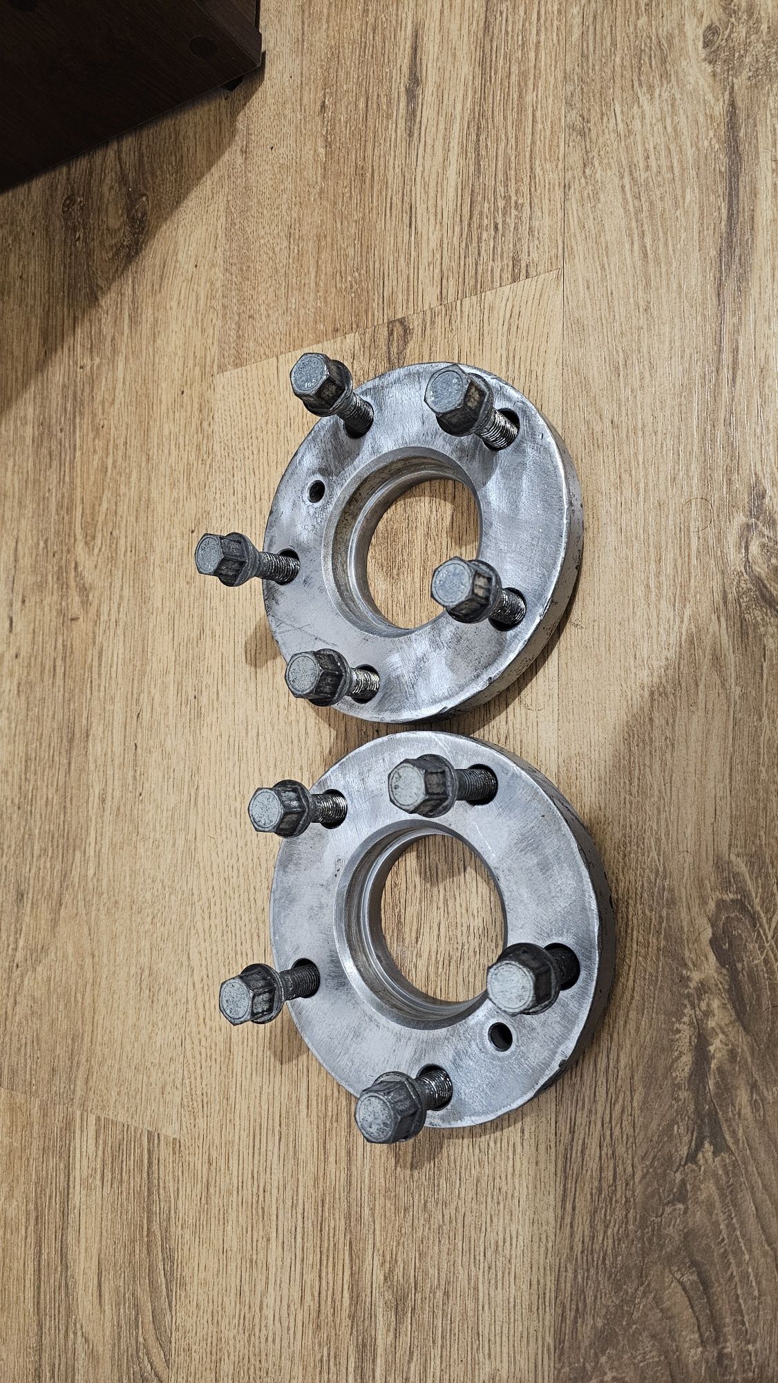 Продавам Фланци 5х120