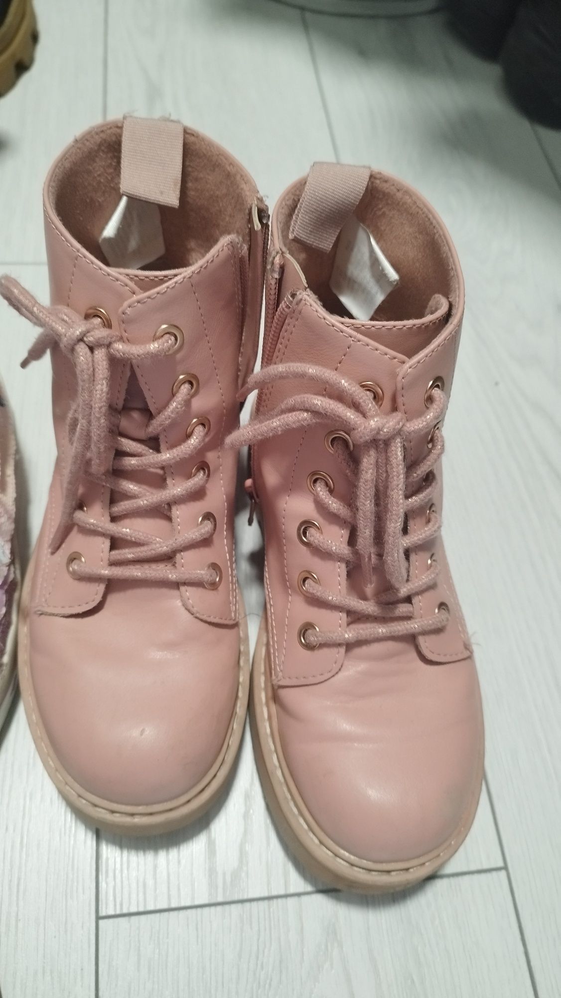 Skechers. H&m 31, 32 33