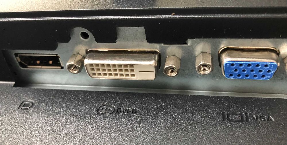 Dell P2414Hb - 2 монитора закачени на една регулируема стойка
