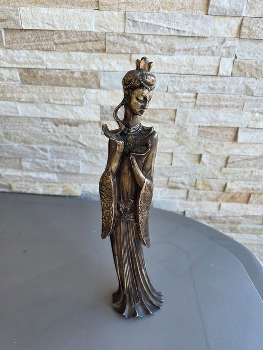 Statuete din lemn
