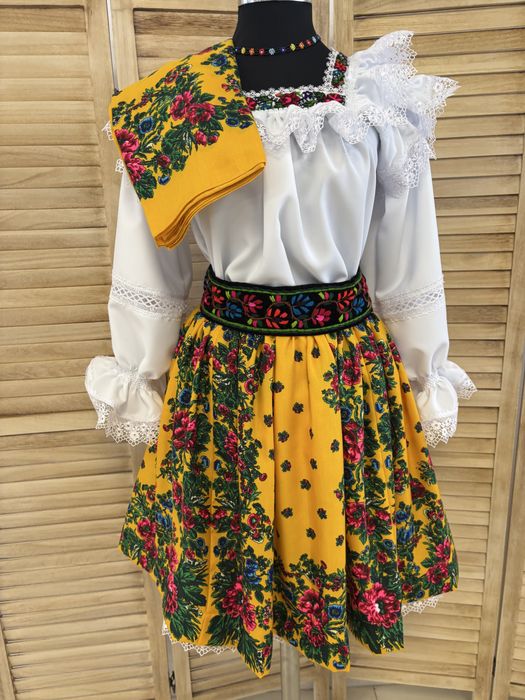 Costum popular/traditional pentru femei de Maramures complet