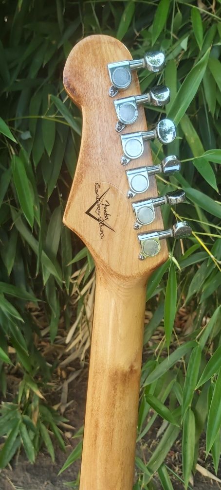 Vând Fender stratocaster Relic Stevie Ray Vaughan  replica