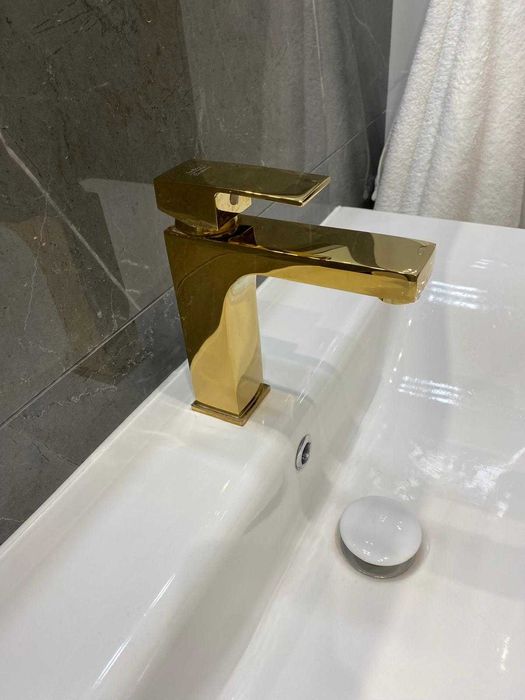 Смесител за мивка златист