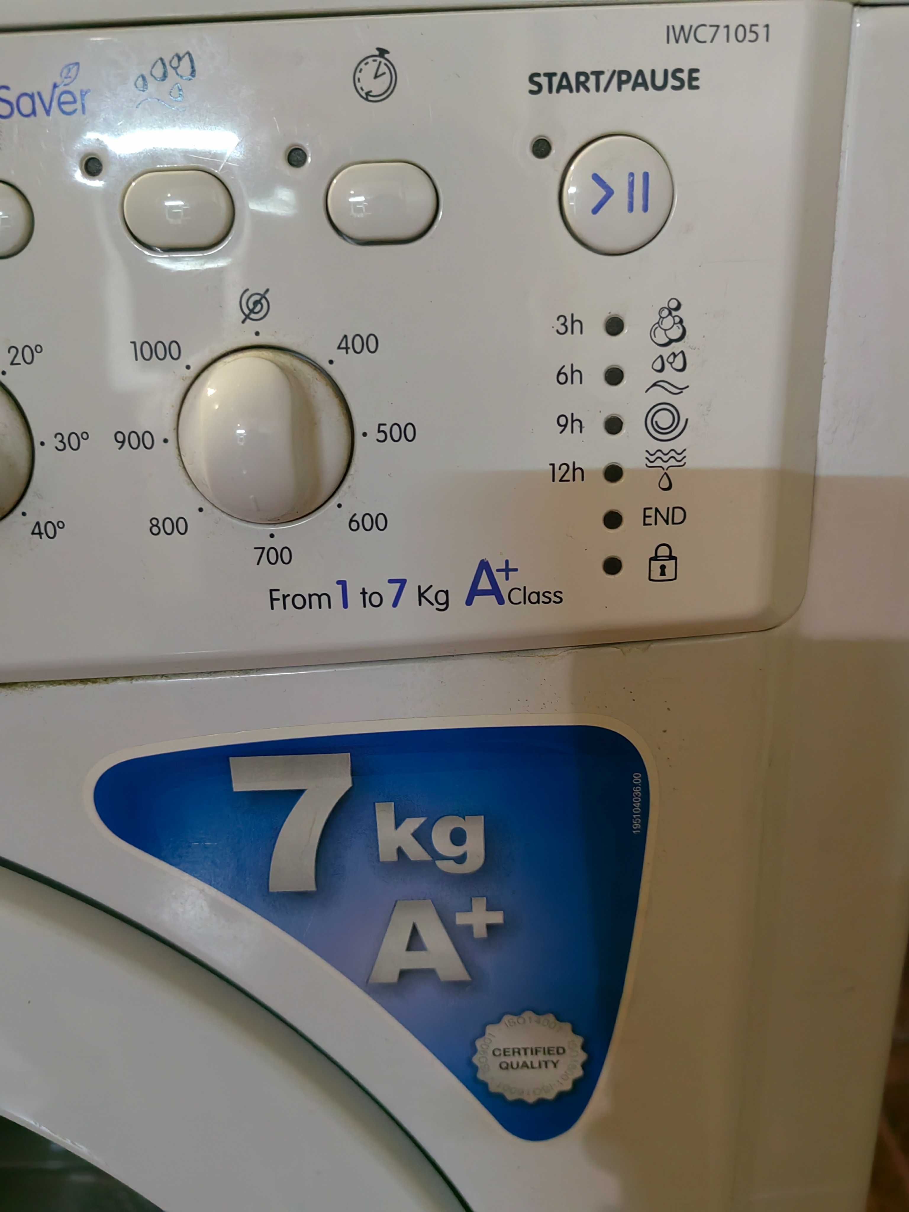 Продавам пералня indesit iwc71051 на части
