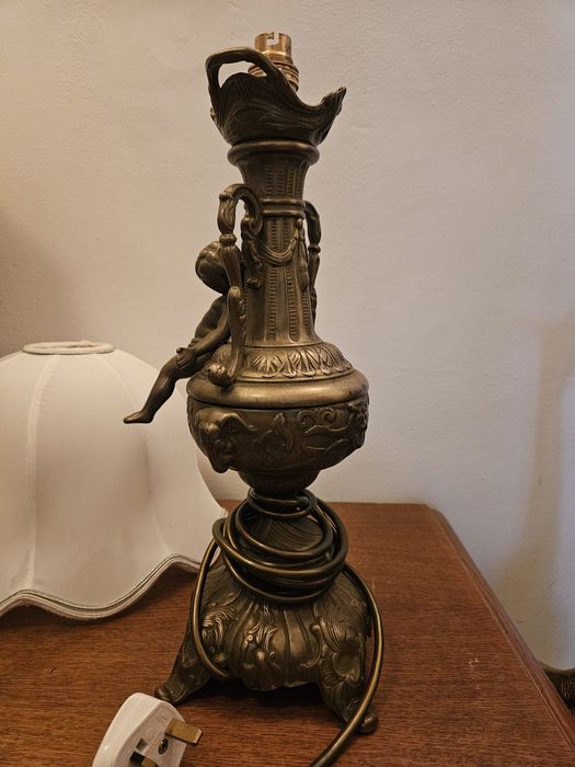 Lampi bronz alama