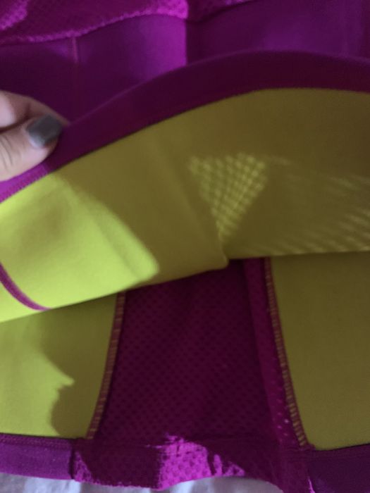 Maieu sport Adidas si Hot shapes
