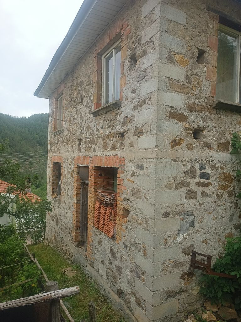 Продава се Къща в с. Сивино, Област Смолян - 200 кв.м за 135 €/кв.м - Снимка #2
