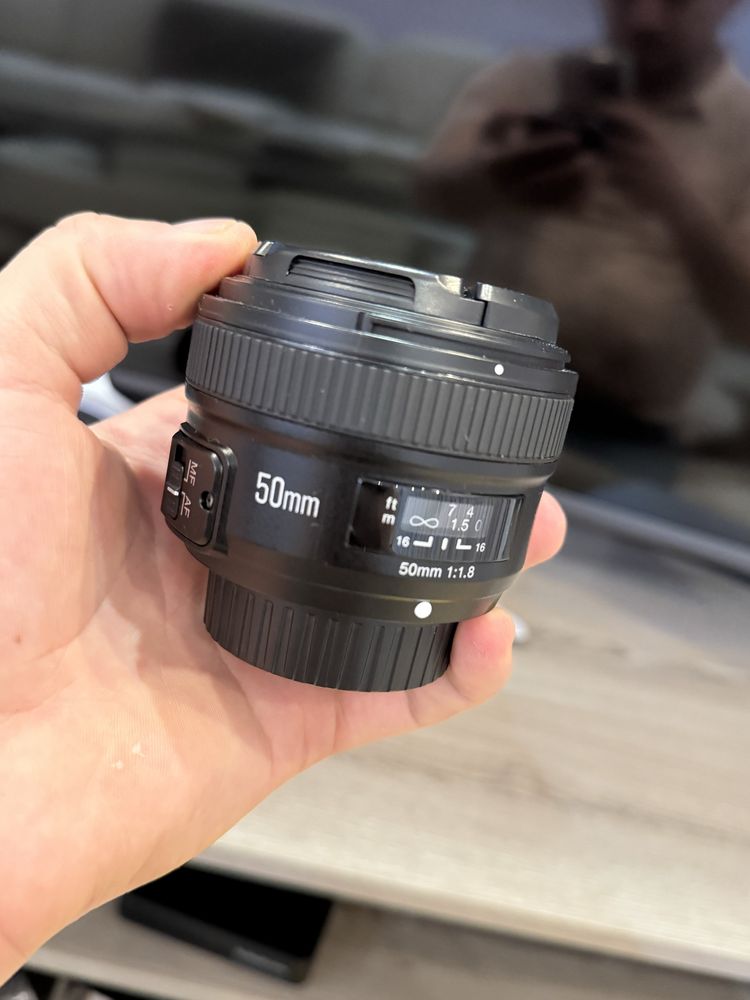 Nikon d3200 с обектив 18-140 и 50mm и светкавица