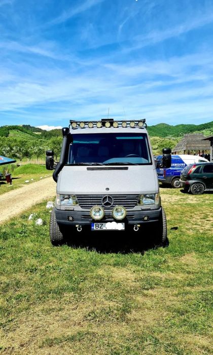 Mercedes-Benz Sprinter 4x4 Camper Off-Road