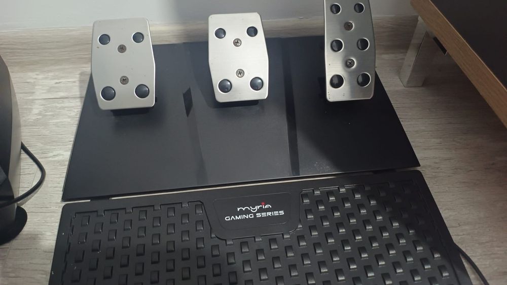 Vând sau schimb volan gaming miria mg7418