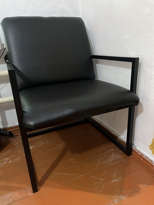 Продам металическое  кресло