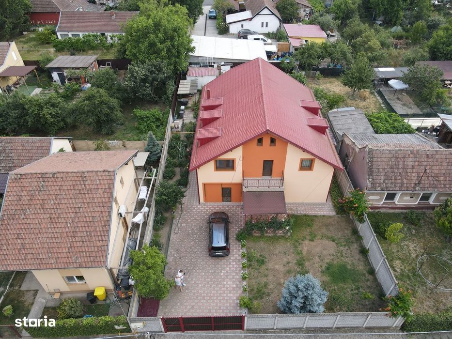 Casă Individuală cu 8 Camere și 4 Băi –  Ciarda Roșie - 375.000 Euro