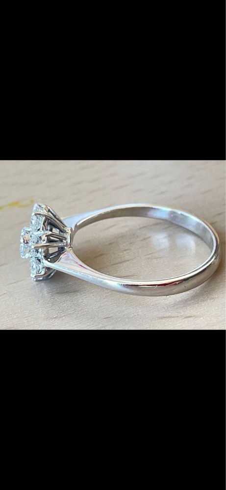 Inel aur 18 k cu diamante naturale aproximativ 1 k