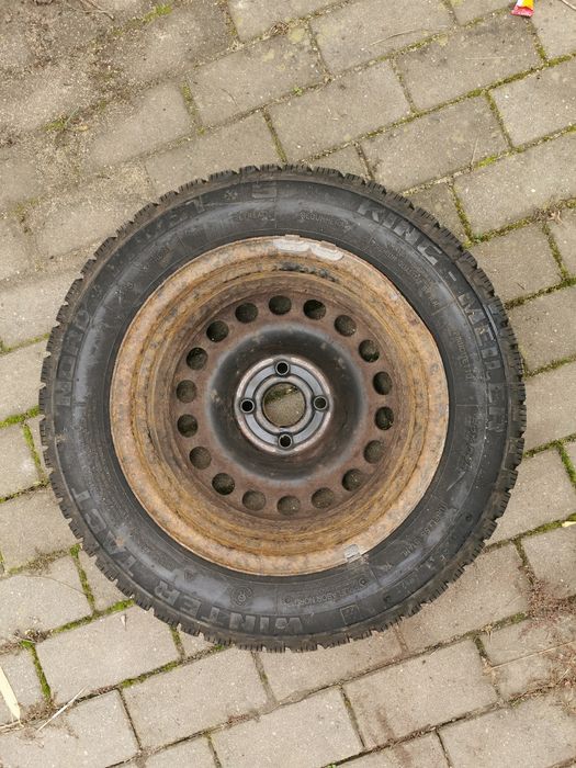 Vând 2 cauciucuri iarna 175/65/r14