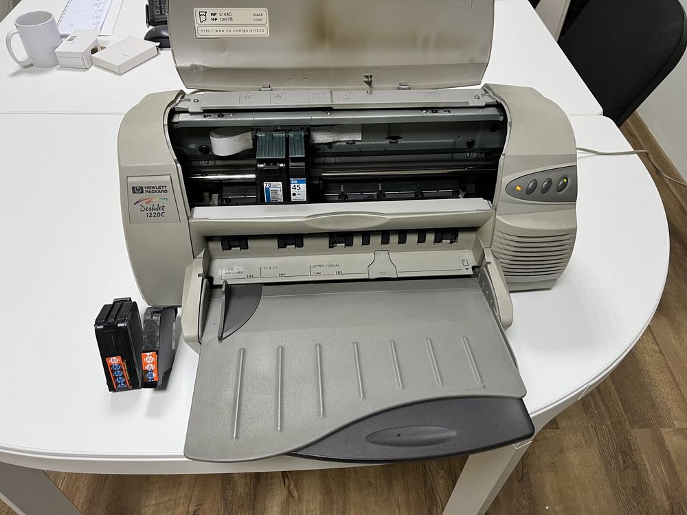 Принтер А3 HP Deskjet 1220c