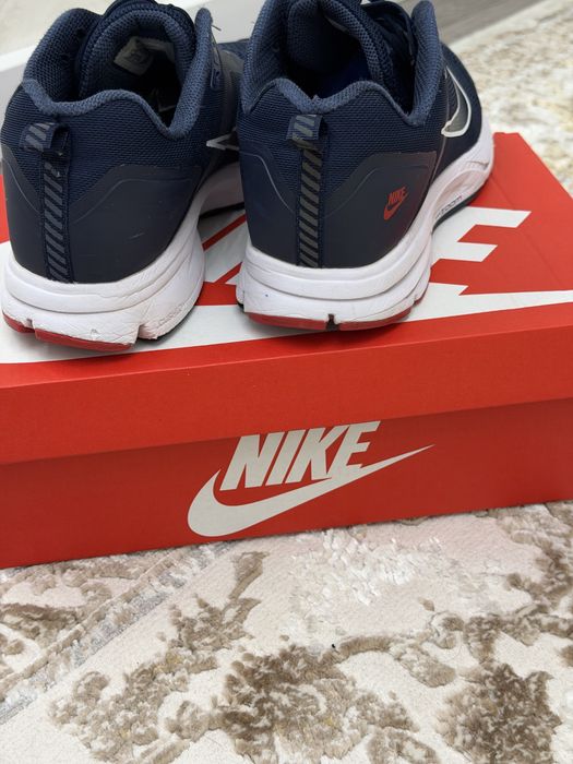 Кроссовки NIKE . Производство Ветнам .