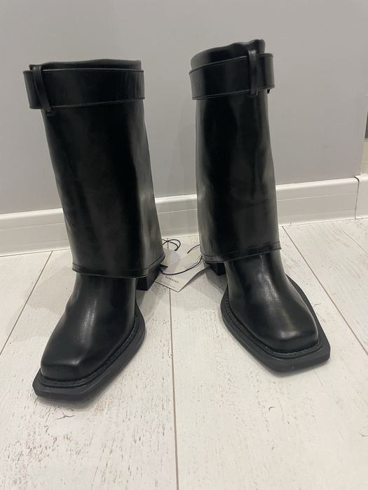 Нови ботуши Reserved