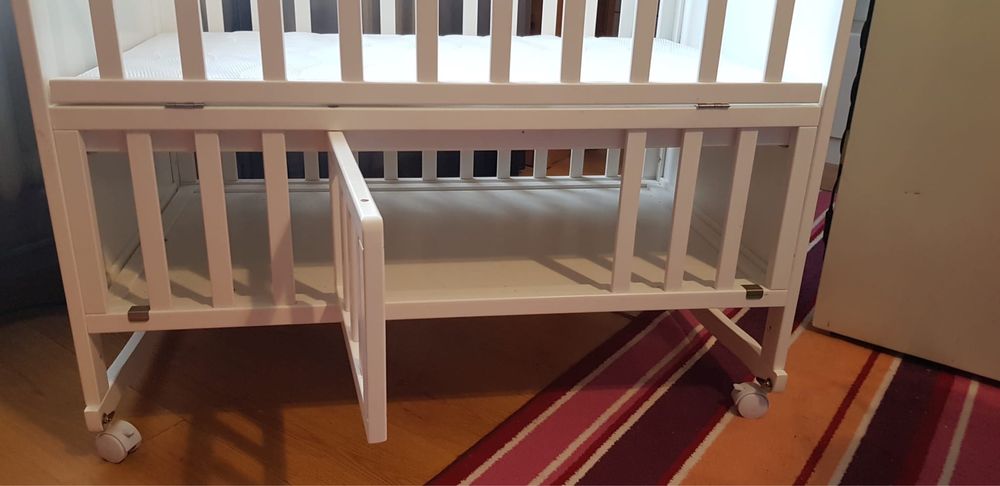 Patut Bebe Lemn,Alb, Saltea Cocos,Cadou Carusel cu muzica si proiectie