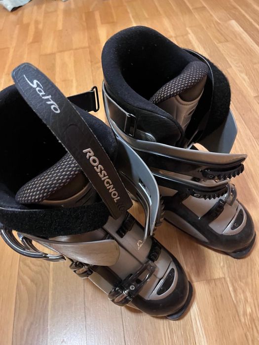 Echipament de iarna (helanca, geaca si pantaloni) si skiuri