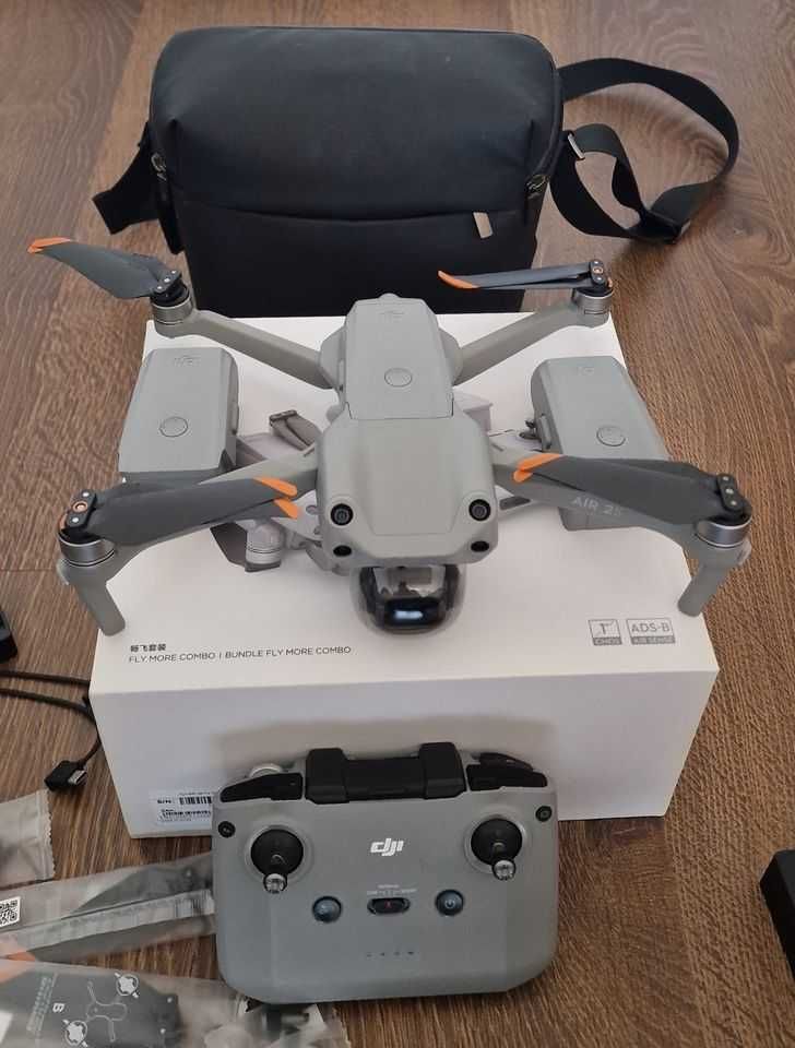 Drona DJI Air 2S Fly More Combo