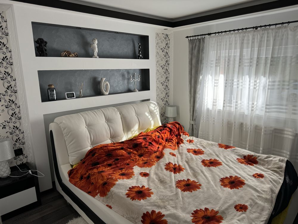 Vand apartament cu 3 camere