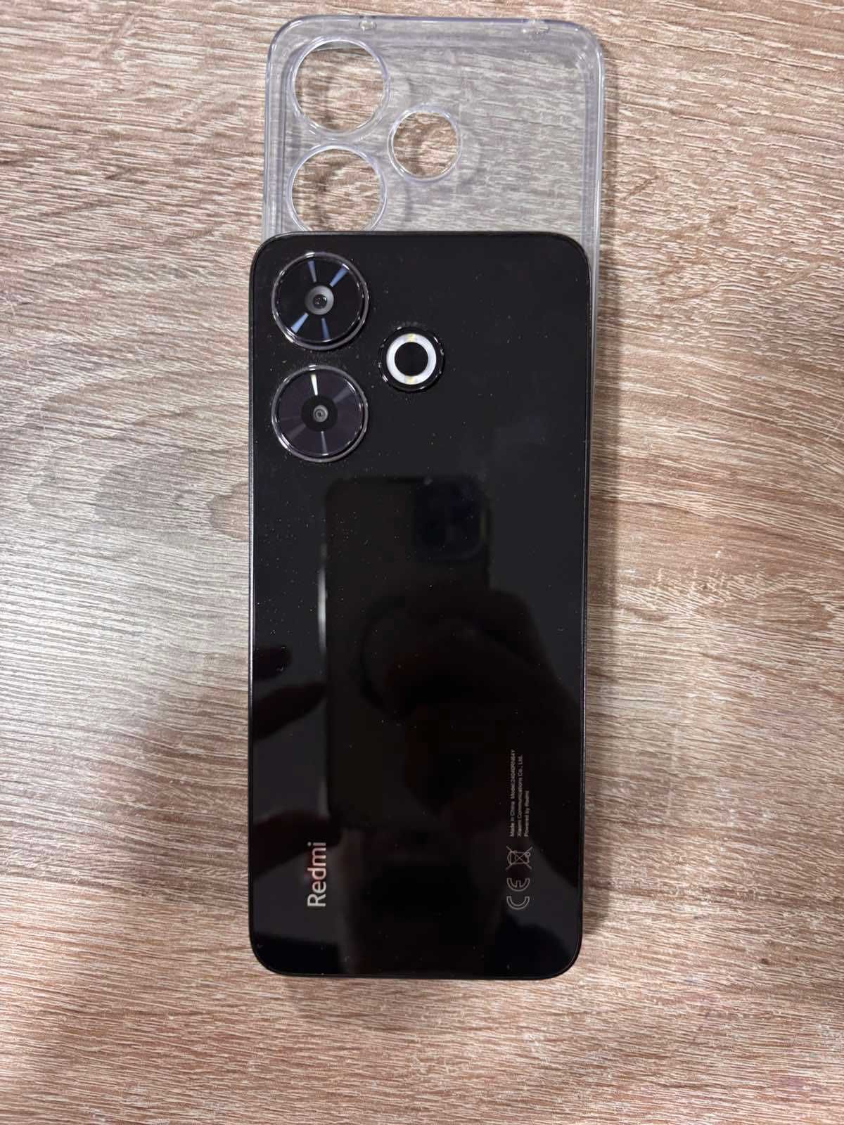 Продавам Мобилен Телефон Redmi 13