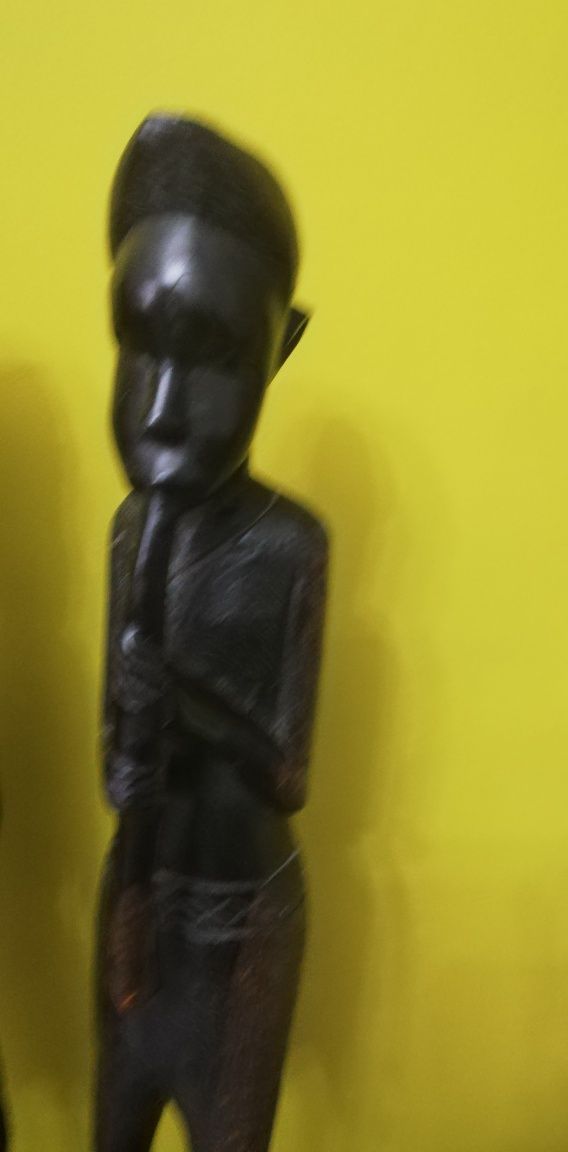 Vând 2 statuete cultura neagră africană