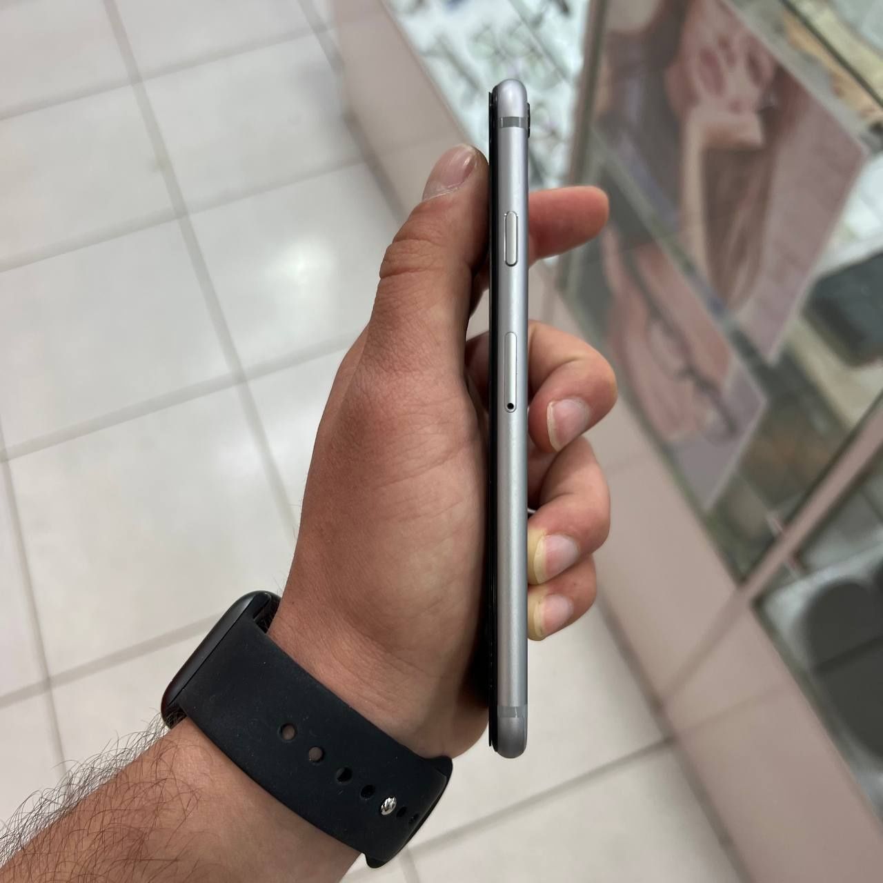 iPhone 64gb bez karopka atvechatka ishlledi