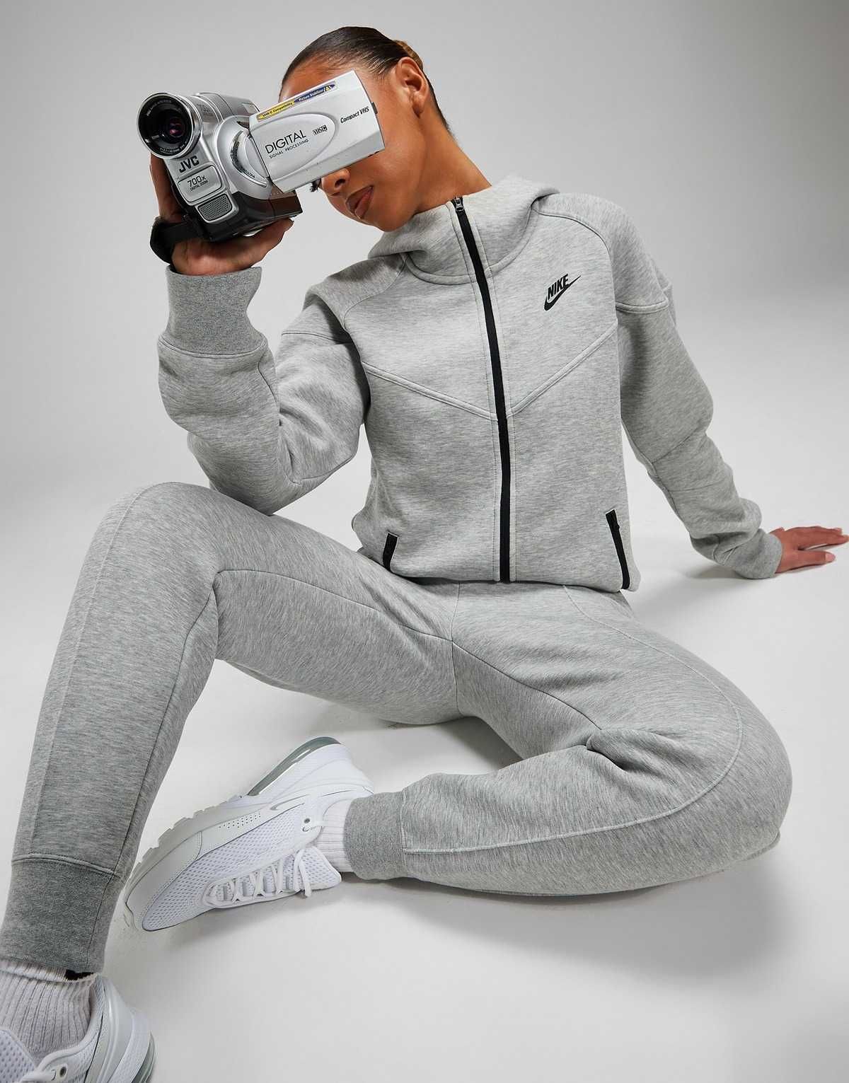 Дамски екипи Nike Tech Fleece, 2 модела