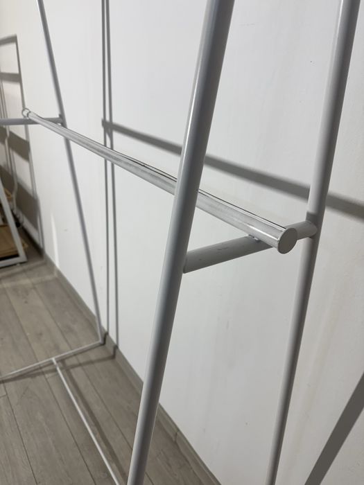 Stender Umerașe; Suport Haine Metalic Înalt Cu Două Bare, Alb Mat