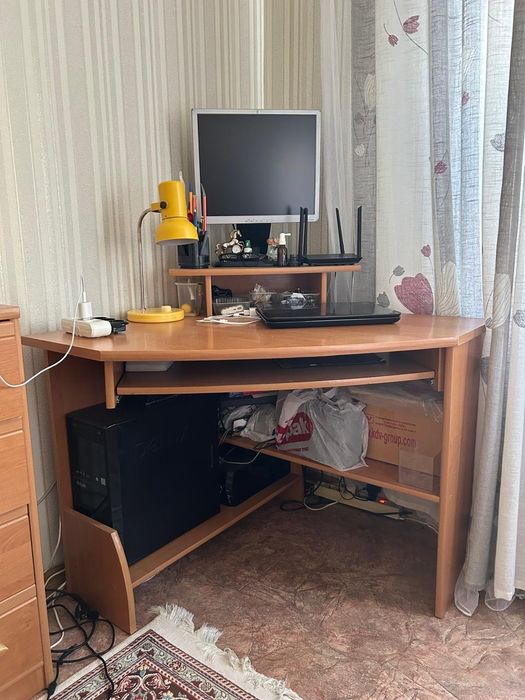 Стол компьютерный