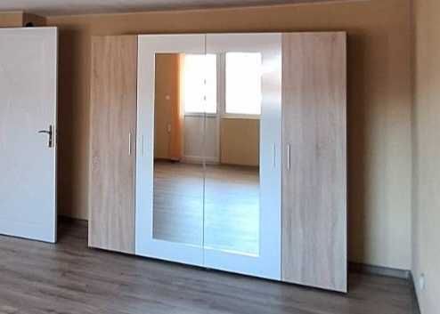 Гардероб, четири крилен гардероб с огледало