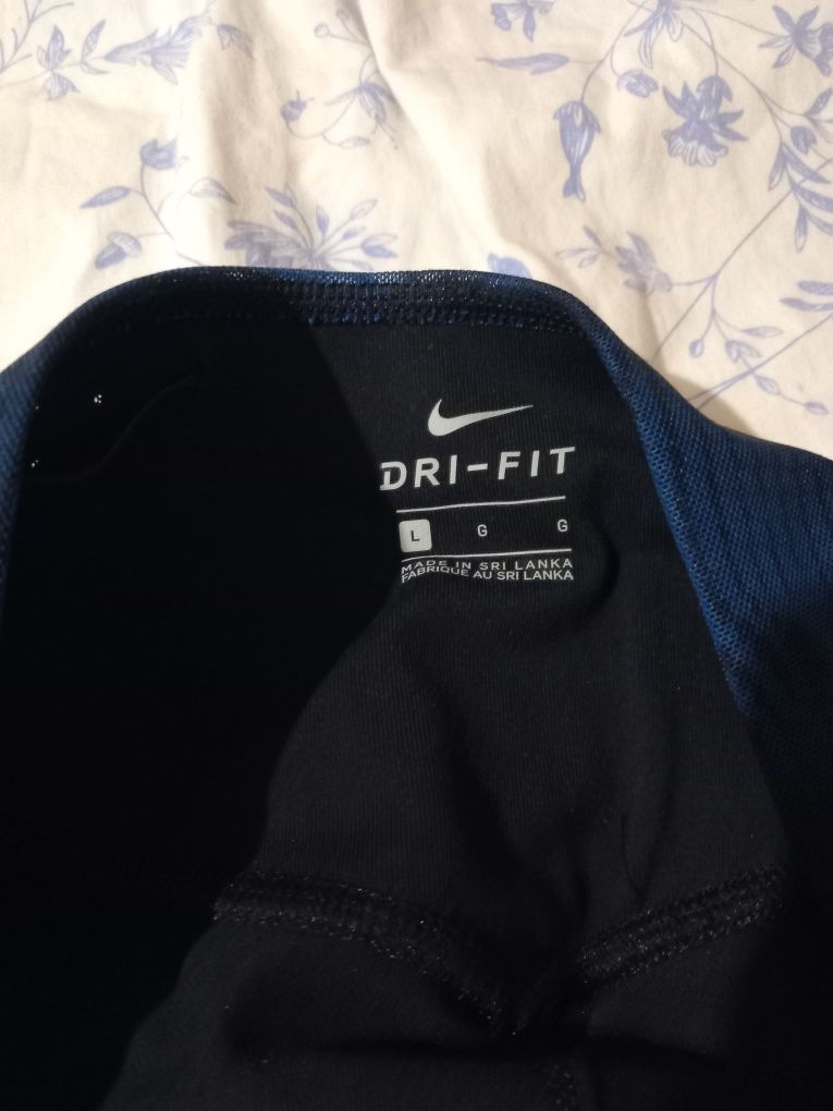 Клин с бюстие на Nike.