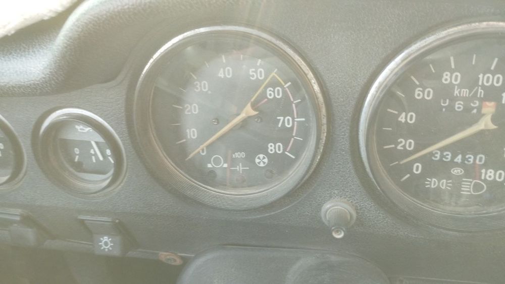 Mashina zoʻr xolada