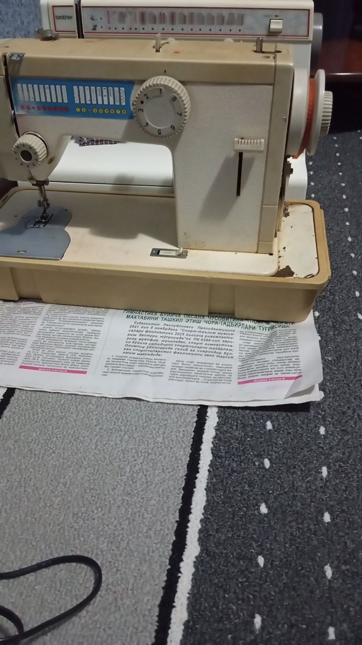 Швейная машинка ( не в рабочм состояние)