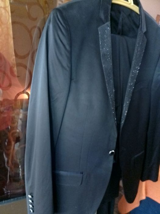 Costum bărbați noi nepurtate 2buc.