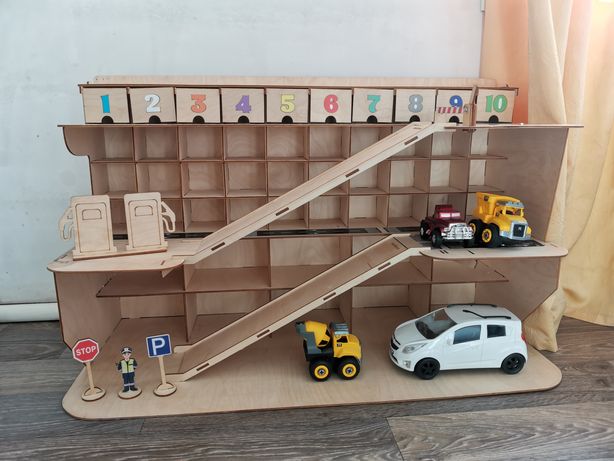 Детский гараж деревянный