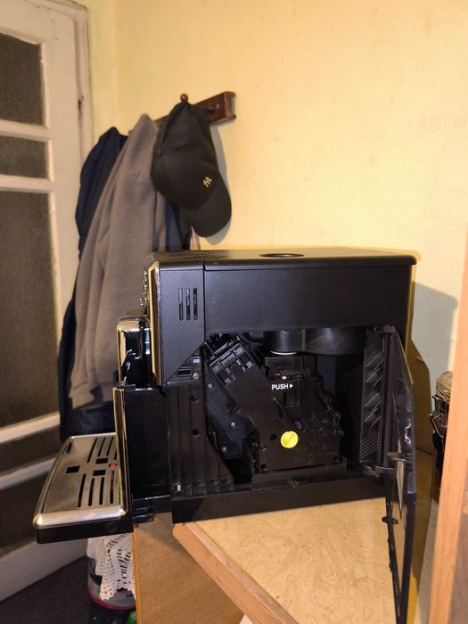 Продавам кафемашина Saeco PicoBaristo