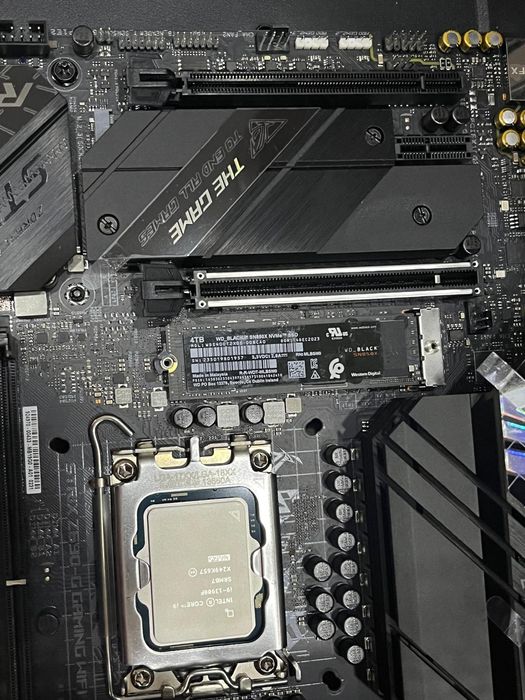Desktop/PC Gaming High End I9 13900F RTX 4070 64GB Ram SSD 4TB Nou