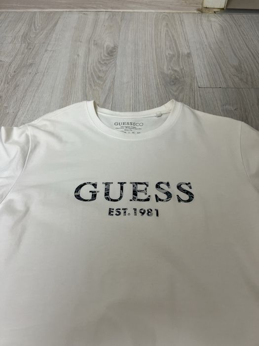 Vand tricou Guess S slim fit impecabil
